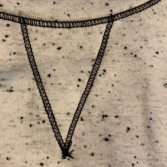 Long sleeves tee w/thread v neck simulation nwot - Picture 5 of 6